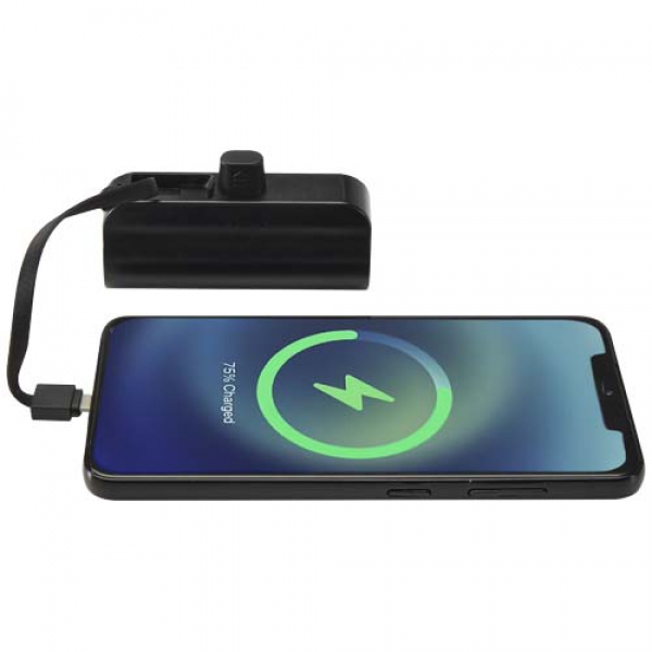 Alnair powerbank o pojemności 5000 mAh i mocy 10 W, wykonany z tworzyw sztucznych pochodzących z recyklingu, z wbudowaną pods